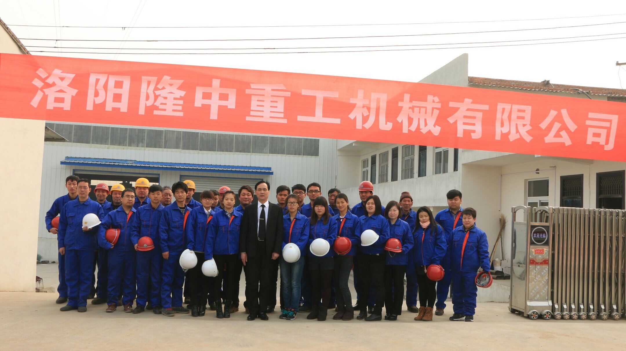 新員工參觀學(xué)習(xí)細(xì)沙回收機(jī)車間 新員工參觀學(xué)習(xí)細(xì)沙回收機(jī)車間.jpg